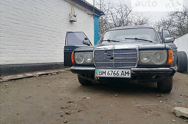 Седан Mercedes-Benz E-Class 1982 в Киеве
