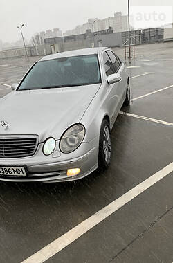 Седан Mercedes-Benz E-Class 2004 в Киеве