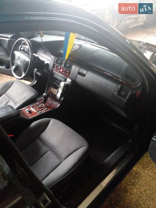 Седан Mercedes-Benz E-Class 2001 в Кривому Розі