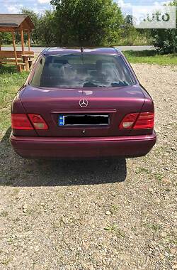 Седан Mercedes-Benz E-Class 1998 в Коломые