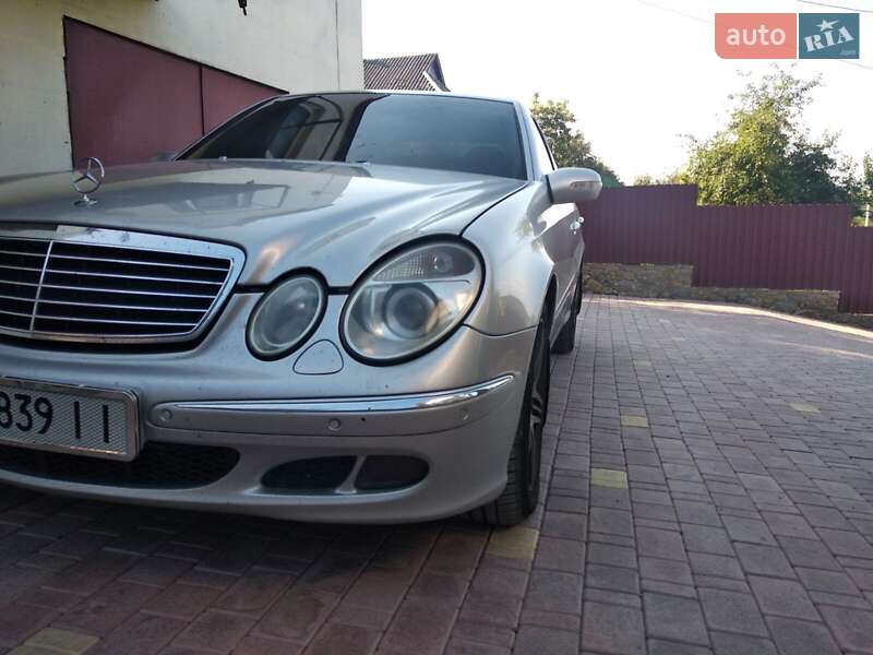 Седан Mercedes-Benz E-Class 2004 в Умані