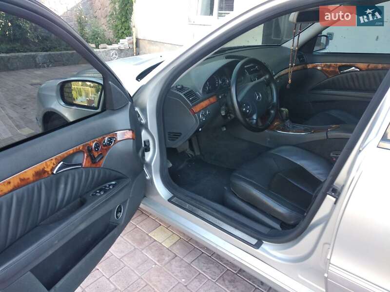 Седан Mercedes-Benz E-Class 2004 в Умані