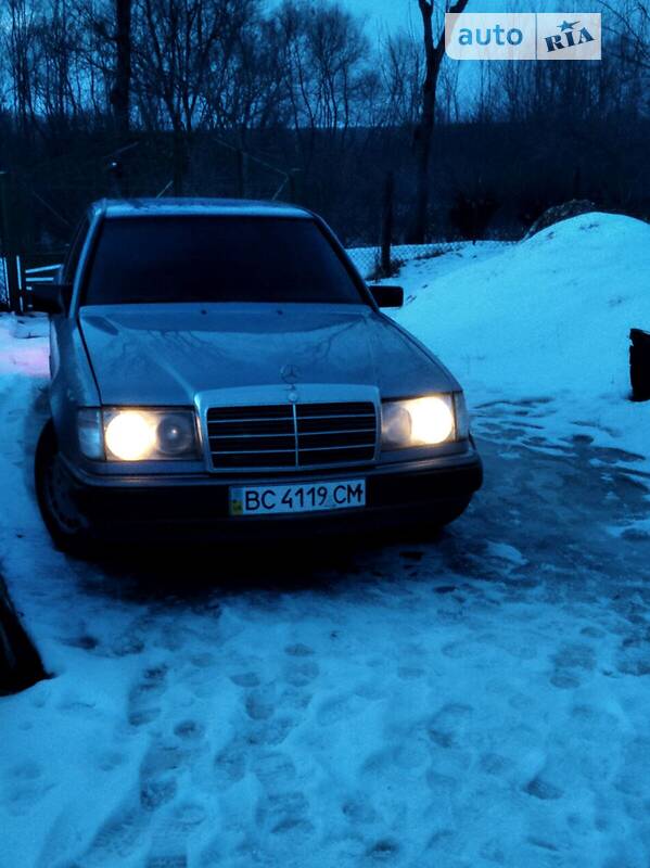 Седан Mercedes-Benz E-Class 1986 в Львове