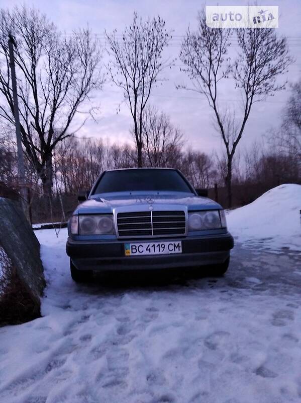 Седан Mercedes-Benz E-Class 1986 в Львове