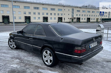 Купе Mercedes-Benz E-Class 1991 в Киеве
