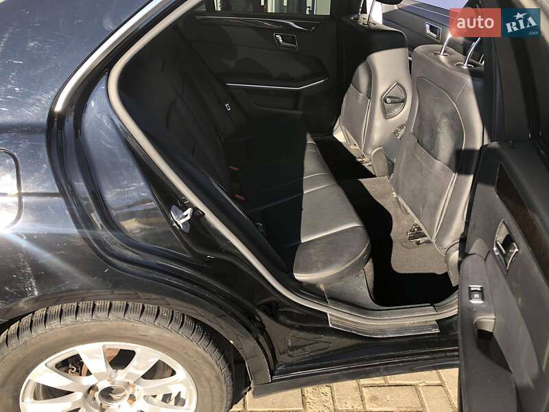 Седан Mercedes-Benz E-Class 2011 в Чернівцях