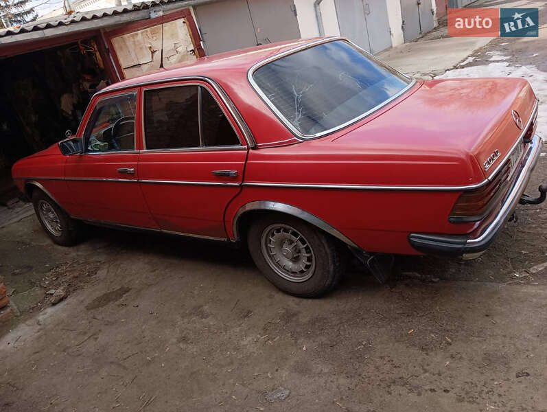 Седан Mercedes-Benz E-Class 1979 в Умани