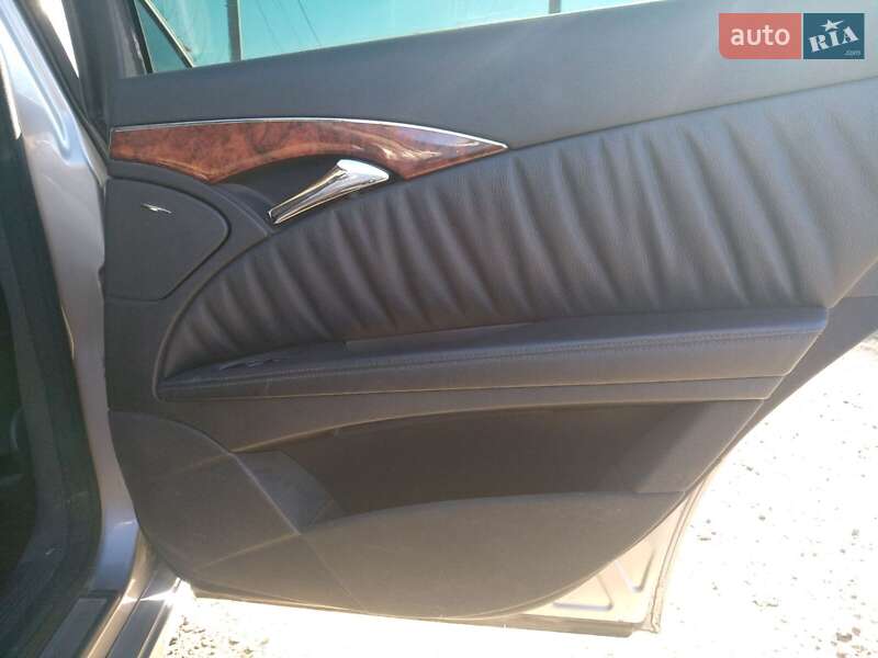 Седан Mercedes-Benz E-Class 2004 в Одессе