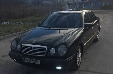 Седан Mercedes-Benz E-Class 1999 в Кременце