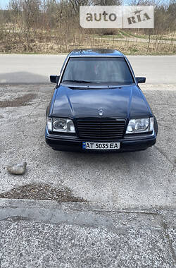 Седан Mercedes-Benz E-Class 1992 в Рожнятове