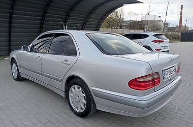 Седан Mercedes-Benz E-Class 2001 в Городенці