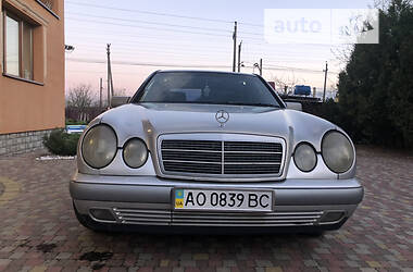 Седан Mercedes-Benz E-Class 1998 в Ужгороді