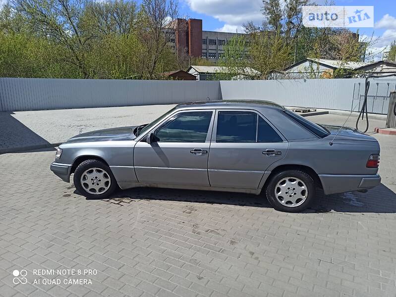 Седан Mercedes-Benz E-Class 1989 в Корсунь-Шевченківському