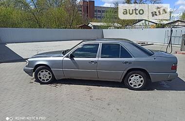 Седан Mercedes-Benz E-Class 1989 в Корсунь-Шевченківському