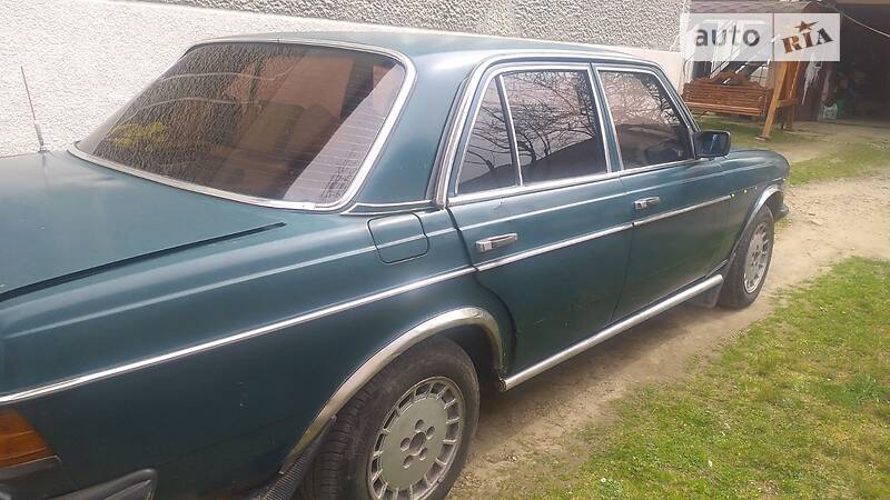 Седан Mercedes-Benz E-Class 1977 в Болехове