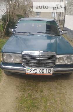Седан Mercedes-Benz E-Class 1977 в Болехове