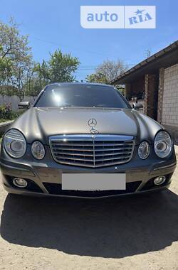 Седан Mercedes-Benz E-Class 2007 в Тростянце