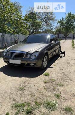 Седан Mercedes-Benz E-Class 2007 в Тростянце