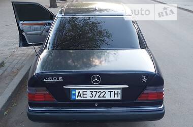Седан Mercedes-Benz E-Class 1992 в Днепре
