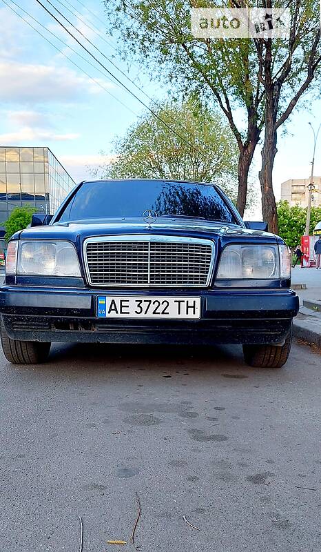 Седан Mercedes-Benz E-Class 1992 в Днепре