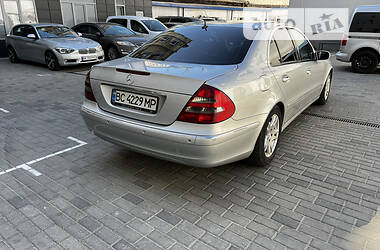 Седан Mercedes-Benz E-Class 2004 в Львові