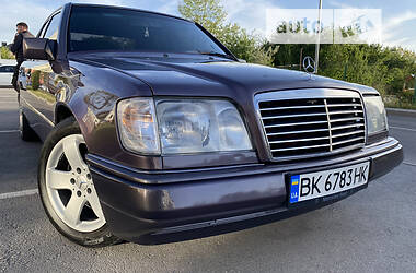 Седан Mercedes-Benz E-Class 1995 в Рівному