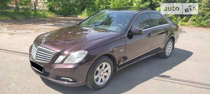 Седан Mercedes-Benz E-Class 2010 в Львове