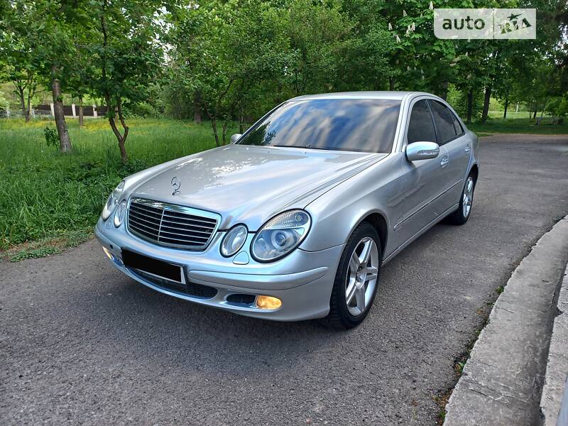 Седан Mercedes-Benz E-Class 2004 в Калуше