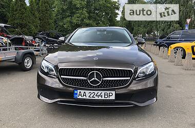 Седан Mercedes-Benz E-Class 2017 в Києві