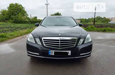 Седан Mercedes-Benz E-Class 2012 в Староконстантинове