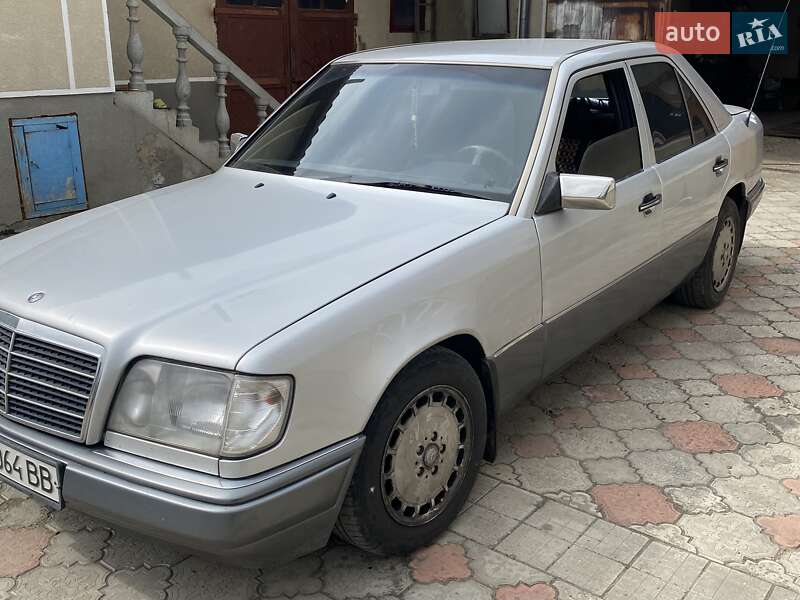 Седан Mercedes-Benz E-Class 1994 в Львове