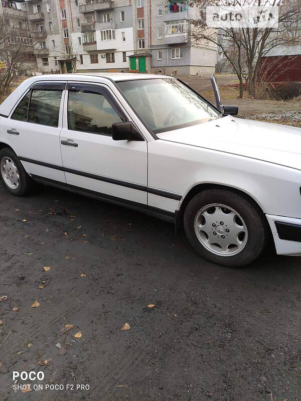 Седан Mercedes-Benz E-Class 1988 в Червонограді