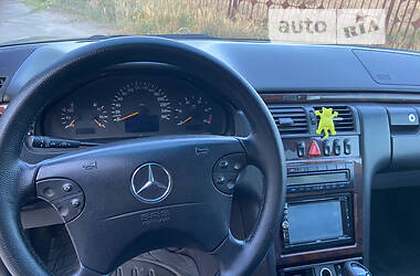 Седан Mercedes-Benz E-Class 2001 в Хоролі