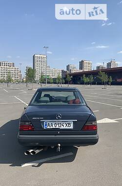 Седан Mercedes-Benz E-Class 1994 в Киеве
