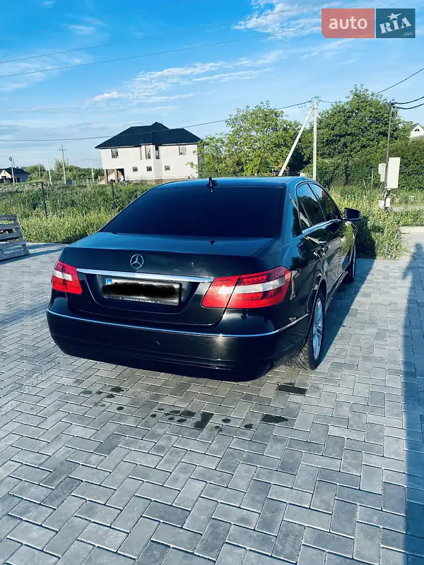 Седан Mercedes-Benz E-Class 2011 в 