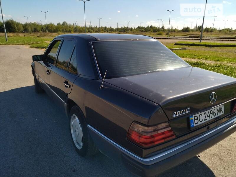 Седан Mercedes-Benz E-Class 1991 в Львові