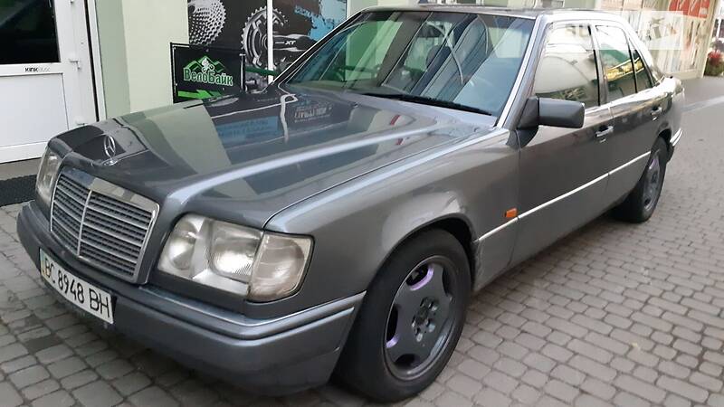 Седан Mercedes-Benz E-Class 1995 в Львове