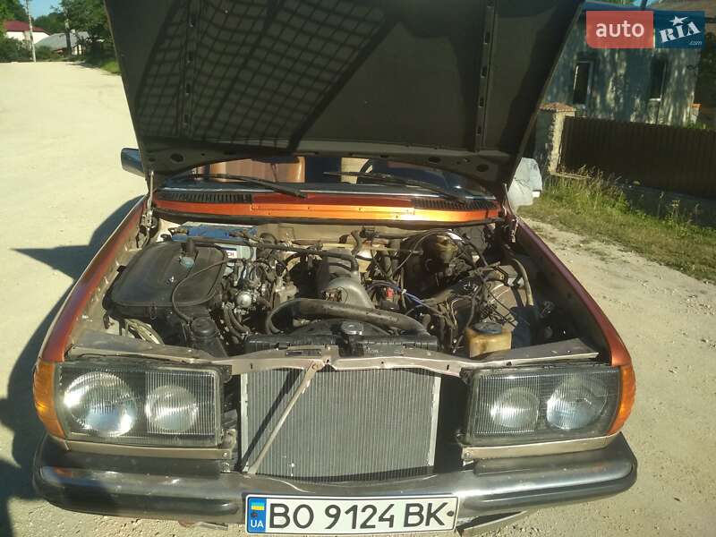 Седан Mercedes-Benz E-Class 1979 в Тернополі