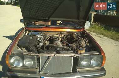 Седан Mercedes-Benz E-Class 1979 в 