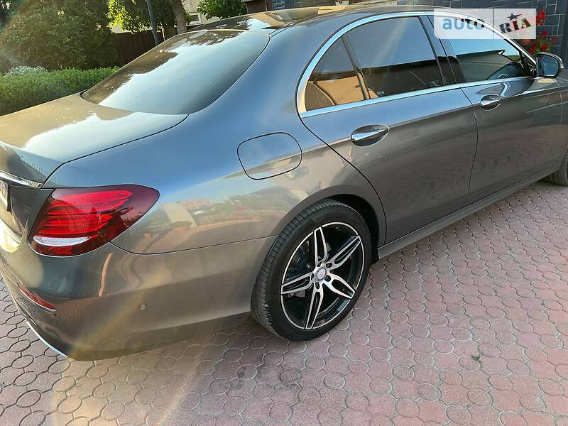 Седан Mercedes-Benz E-Class 2016 в Львове