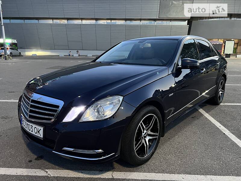 Седан Mercedes-Benz E-Class 2011 в Львове