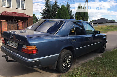 Седан Mercedes-Benz E-Class 1991 в Нововолынске