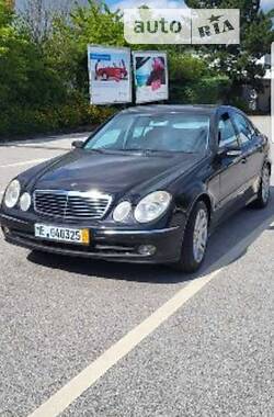 Седан Mercedes-Benz E-Class 2004 в Косове