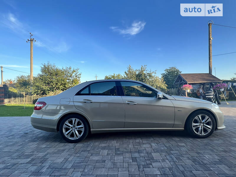 Седан Mercedes-Benz E-Class 2011 в Луцьку