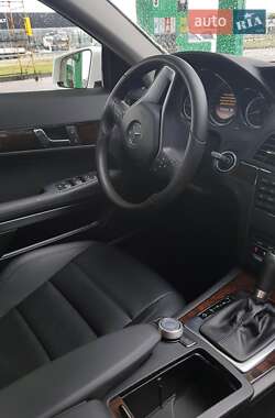 Купе Mercedes-Benz E-Class 2011 в 