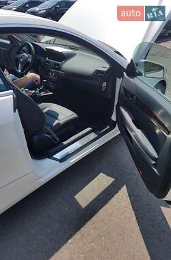 Купе Mercedes-Benz E-Class 2011 в 