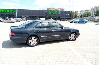 Седан Mercedes-Benz E-Class 2000 в Киеве