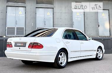 Седан Mercedes-Benz E-Class 2000 в 