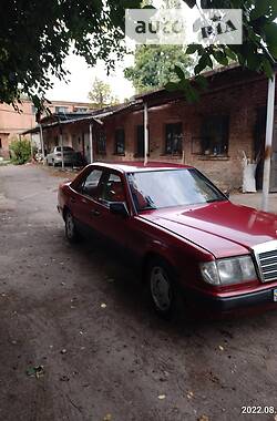 Седан Mercedes-Benz E-Class 1986 в Полтаве