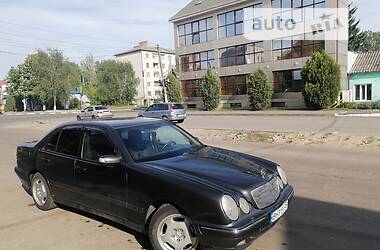 Седан Mercedes-Benz E-Class 2000 в Подольске